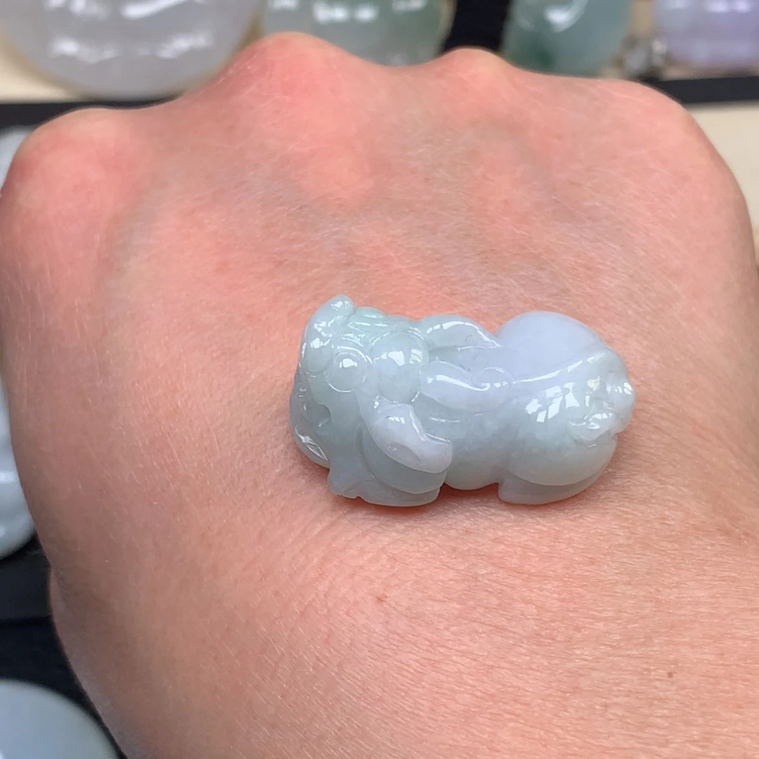 翡翠未镶嵌颈饰貔貅