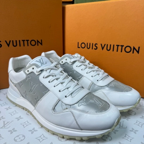 99新 LouisVuitton/路易威登 44码/镭射老花男士运动鞋