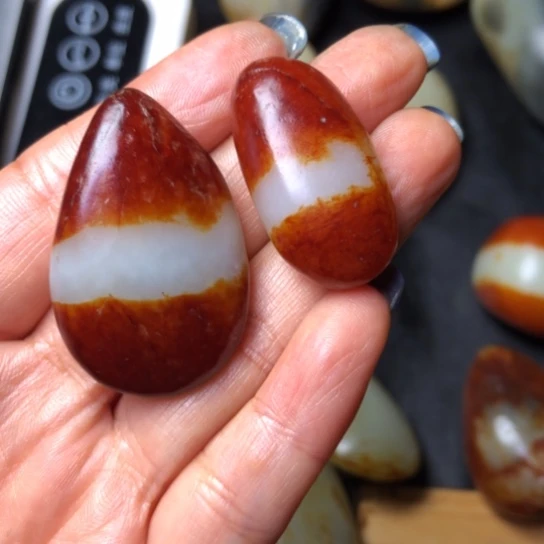 大***好和田玉未镶嵌珠宝奇石