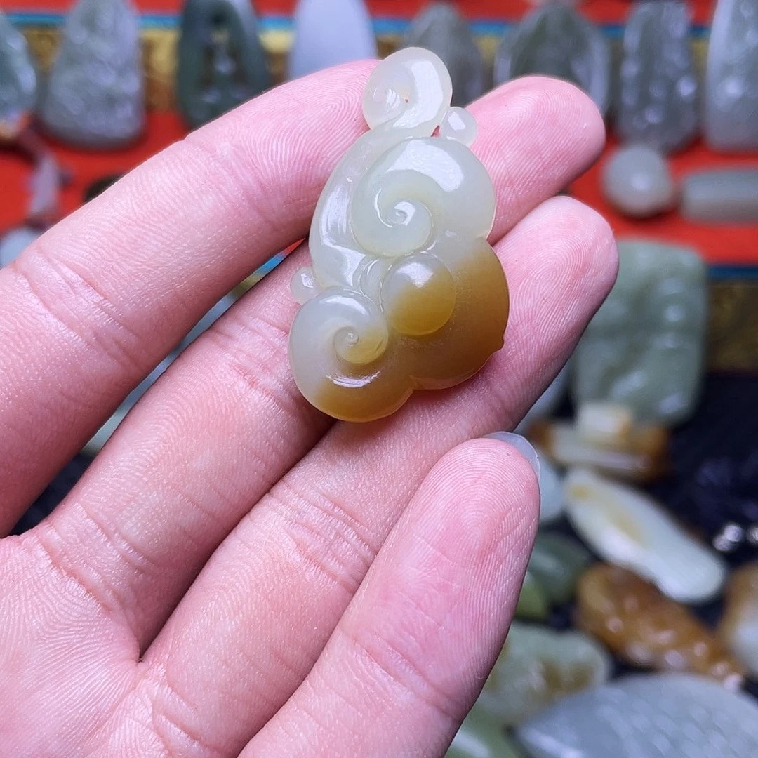 奥***牛颈饰未镶嵌和田玉