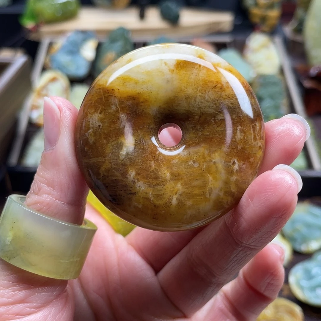 蛇纹石玉颈饰未镶嵌花玉平安扣