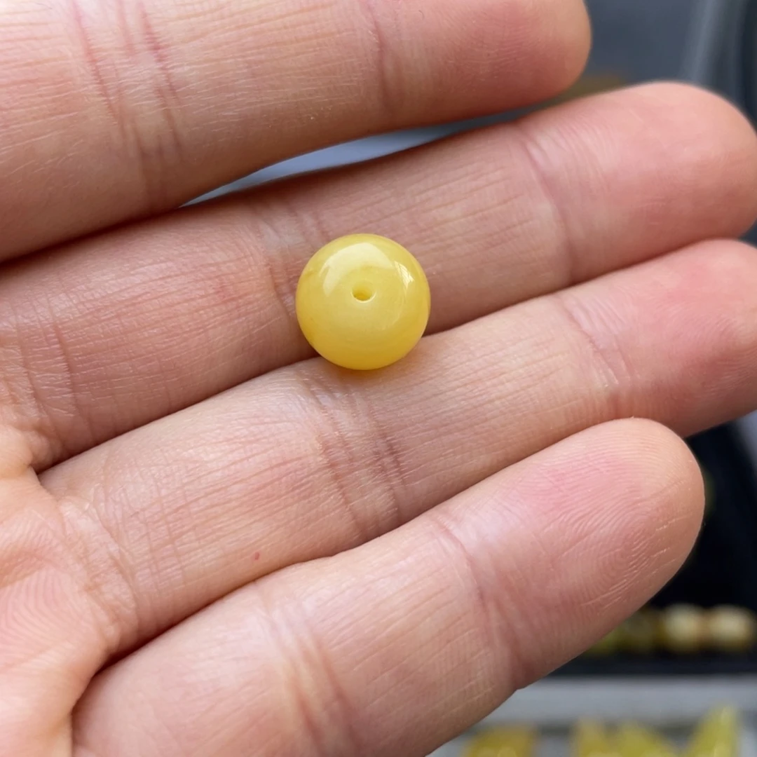 ℳ***㎕蜜蜡未镶嵌裸石老型珠一颗约10.9毫米微瑕疵