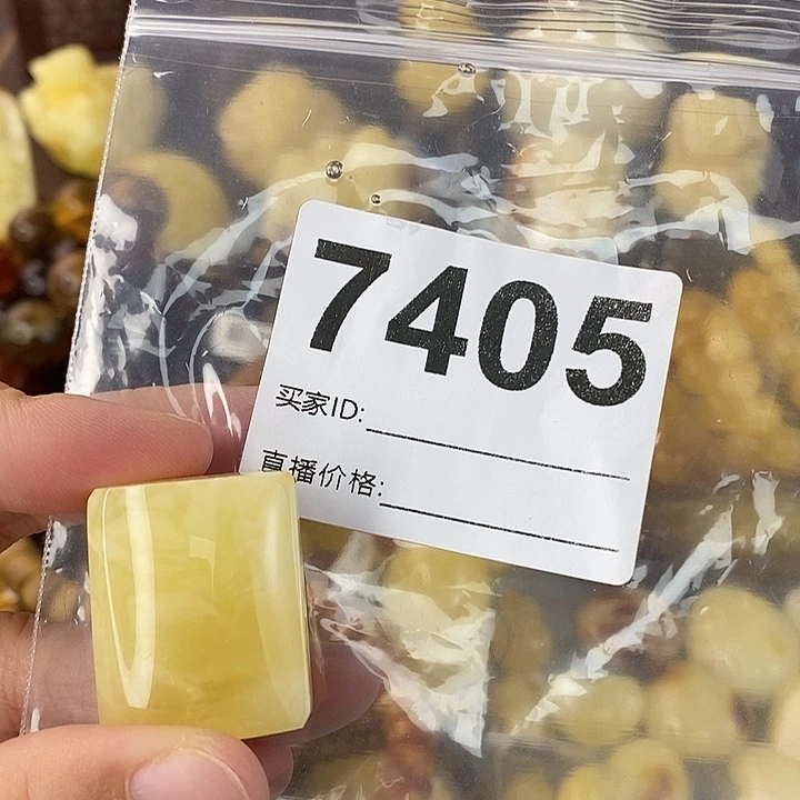 蜜蜡未镶嵌珠宝奇石