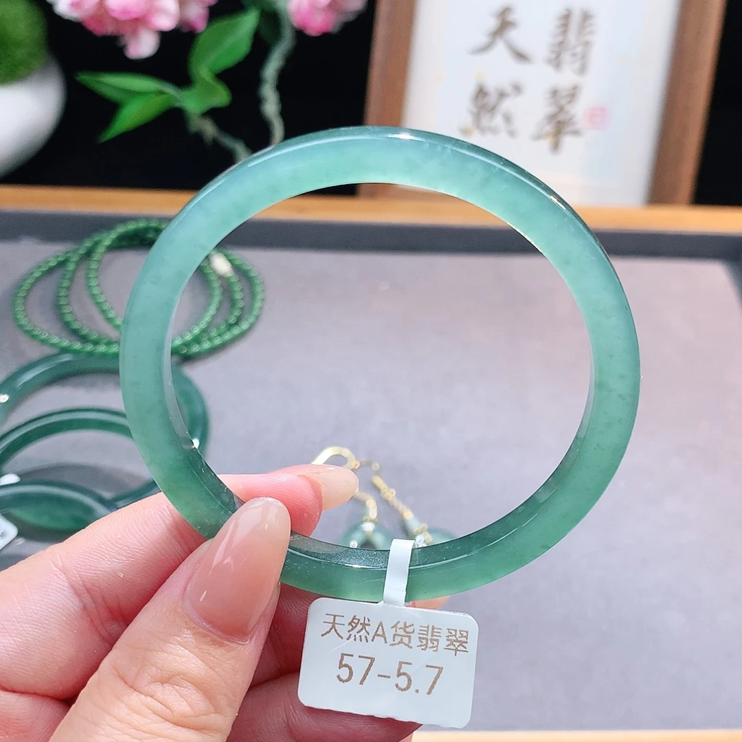 未镶嵌手镯（圆镯）翡翠