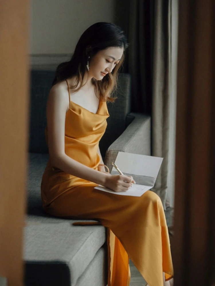 清~NO退NO换~~   晨袍吊带新娘高级感小众黄色露背荡领度假连衣裙