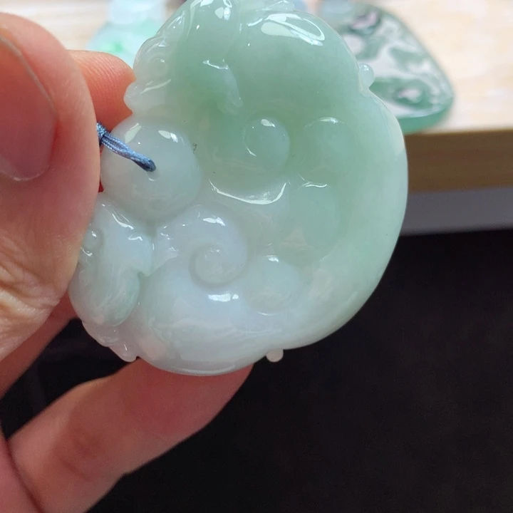 翡翠未镶嵌颈饰吊坠
