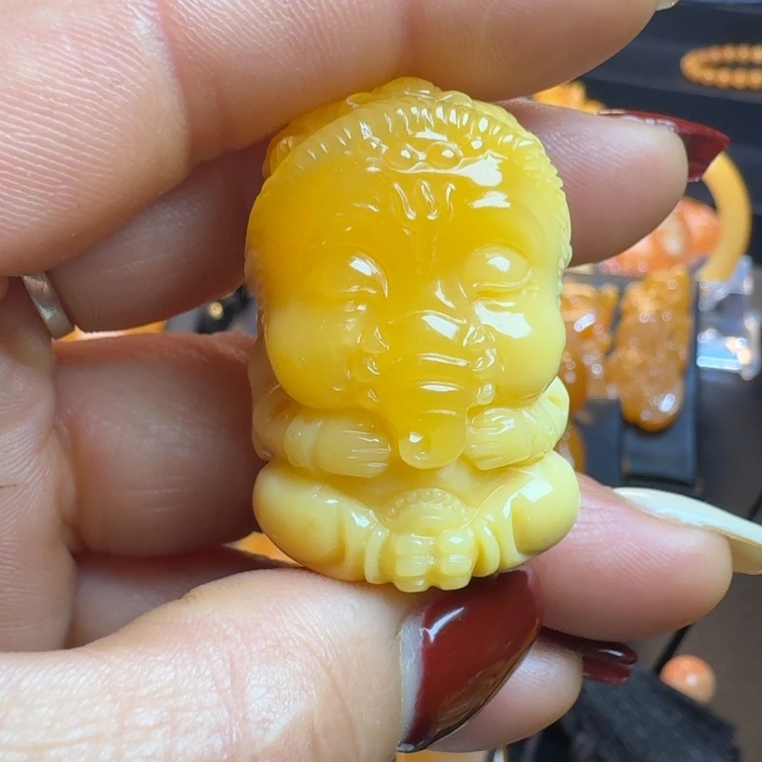 墩***嘞石英质玉（缅黄）合金颈饰