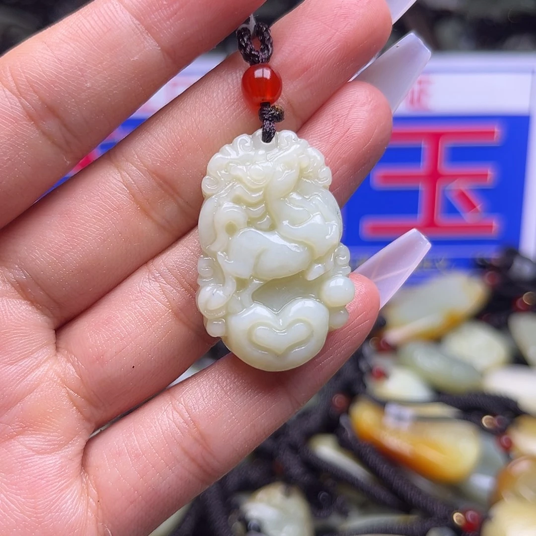 颈饰未镶嵌和田玉