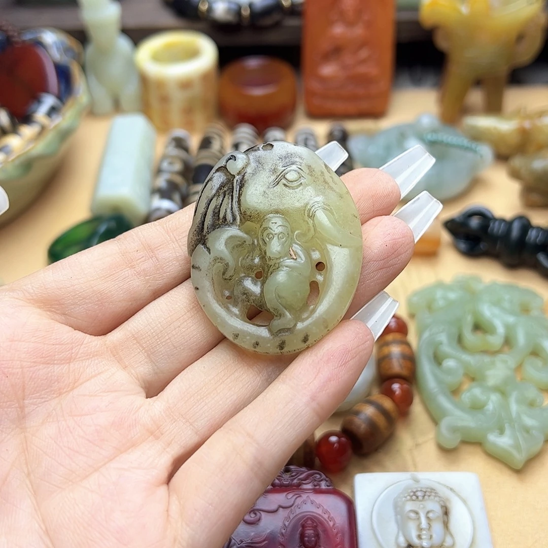 蛇纹石玉未镶嵌颈饰