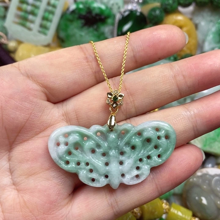 翡翠未镶嵌吊坠(赠链)