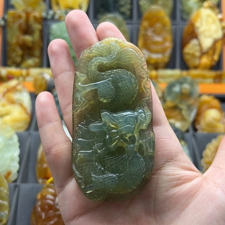 蛇纹石玉未镶嵌颈饰