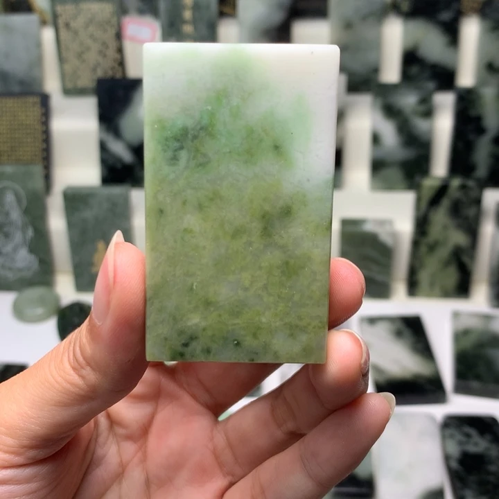 独山玉颈饰未镶嵌