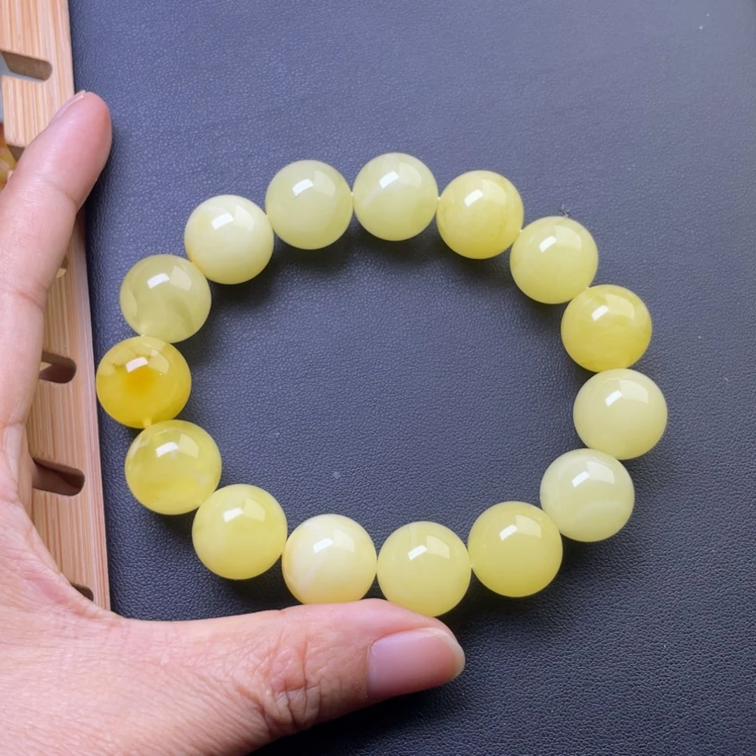 琥珀未镶嵌颈饰天然的琥珀蜜蜡