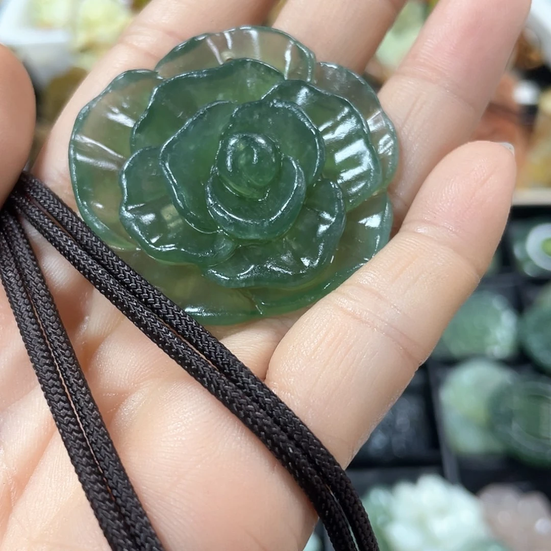 蛇纹石玉颈饰未镶嵌