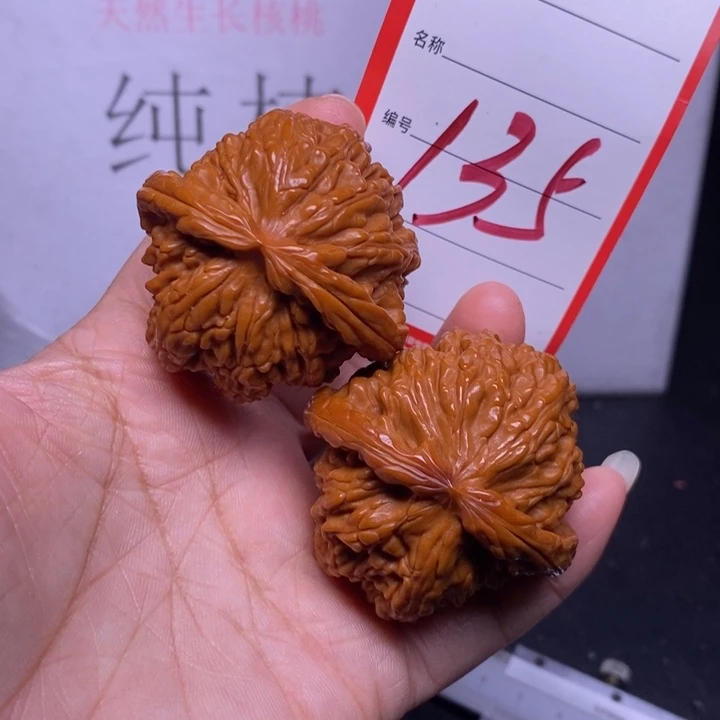 文玩核桃把件135，46白狮子返油