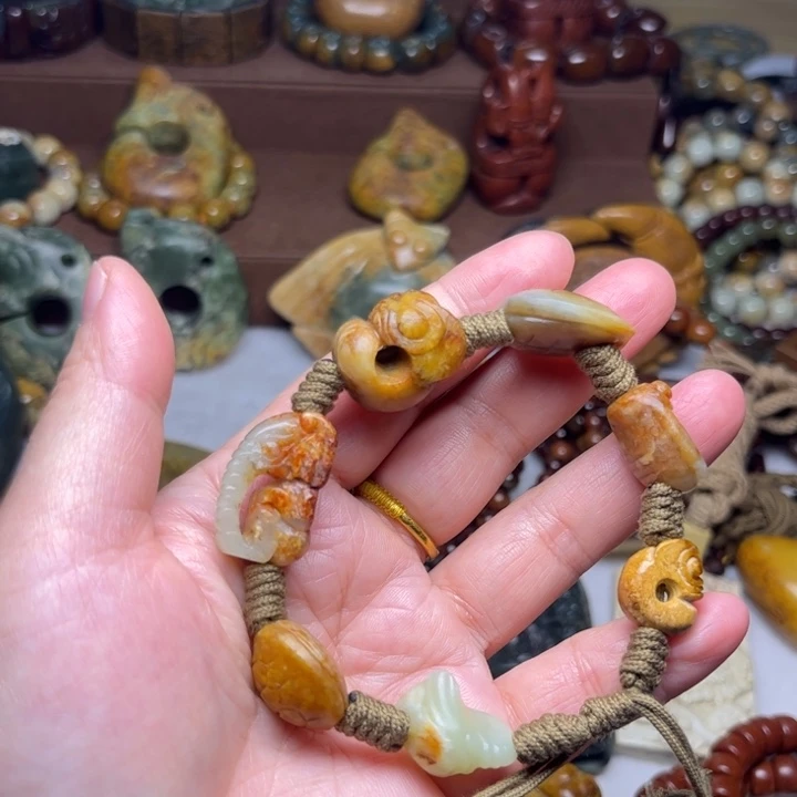 小***草岫岩河磨玉（透闪石质玉）未镶嵌珠宝奇石