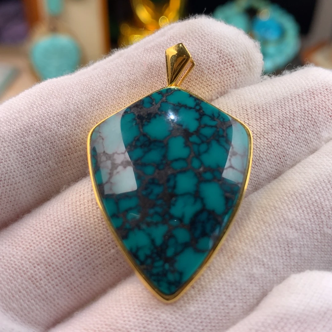 绿松石18K金镶嵌精品吊坠