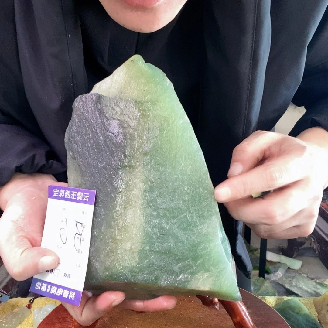 蛇纹石玉未镶嵌珠宝奇石