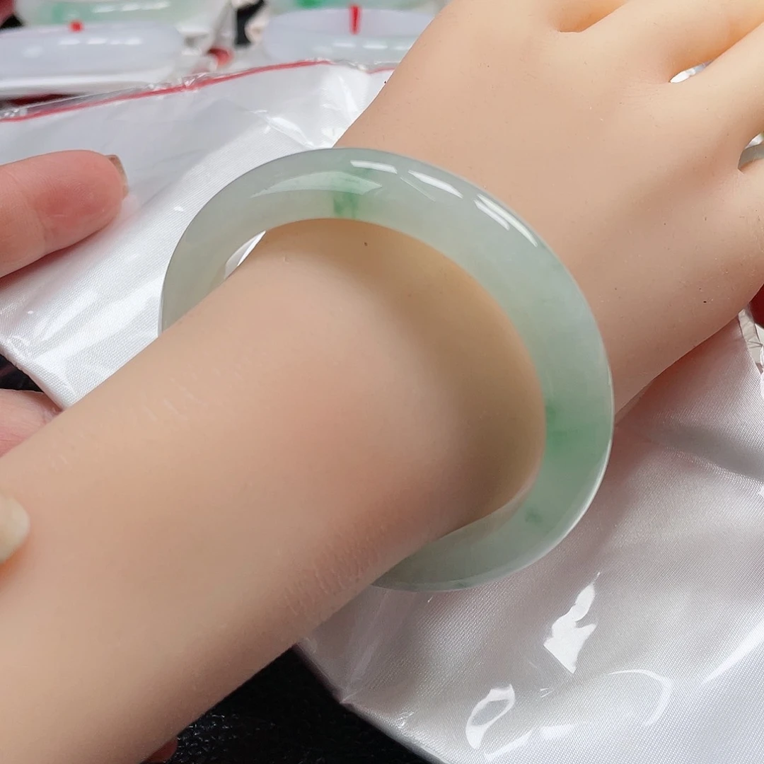 翡翠手镯（圆镯）未镶嵌缅甸翡翠手镯56圈