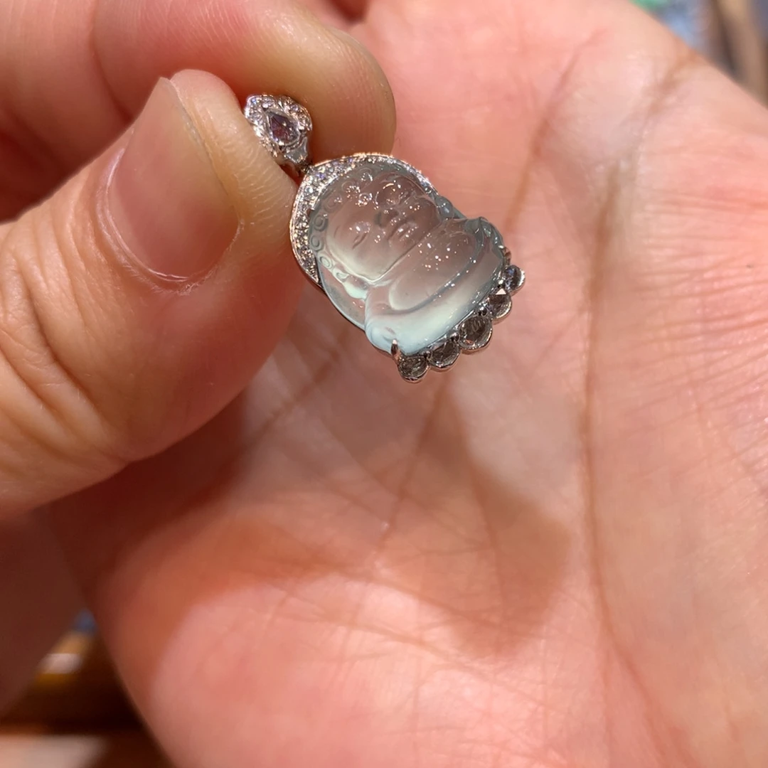 翡翠18K金镶嵌颈饰吊坠