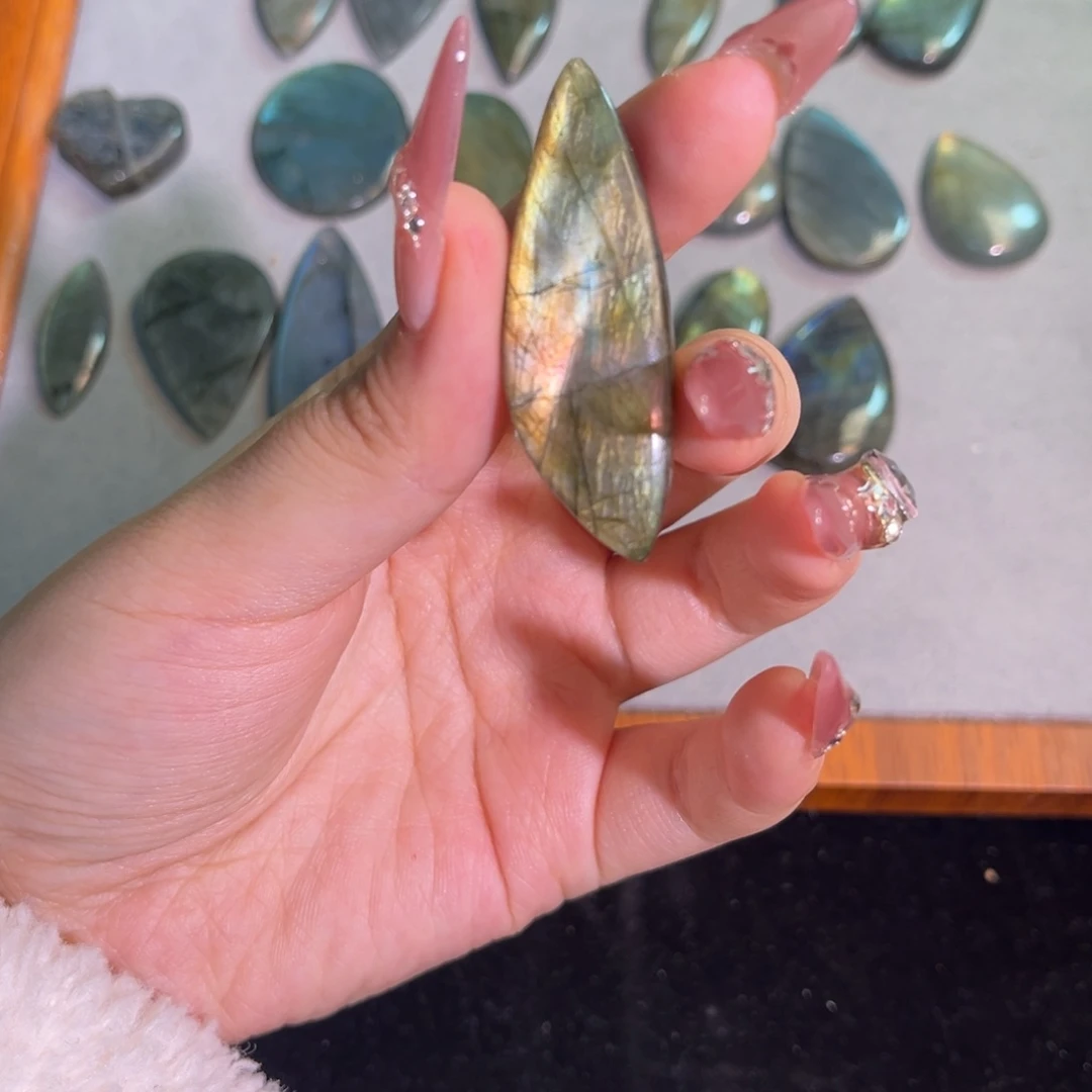 拉长石吊坠未镶嵌冰***雀