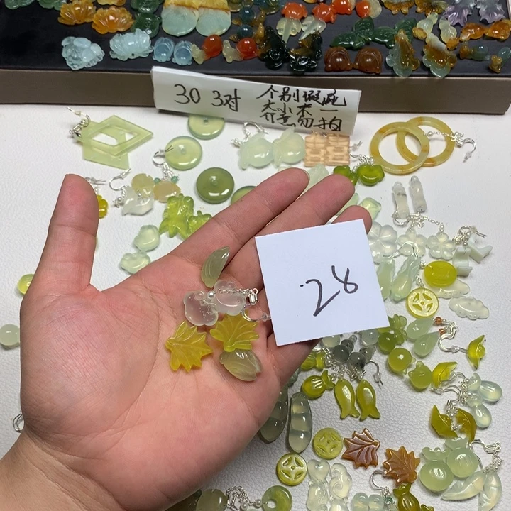 蝴***ง蛇纹石玉合金耳钉