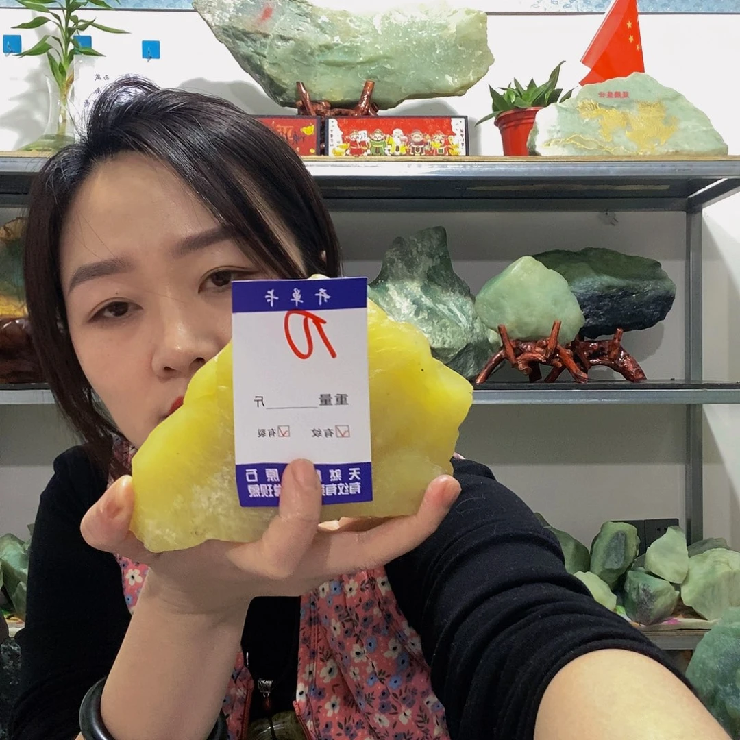 蛇纹石玉原石未镶嵌熊**湖