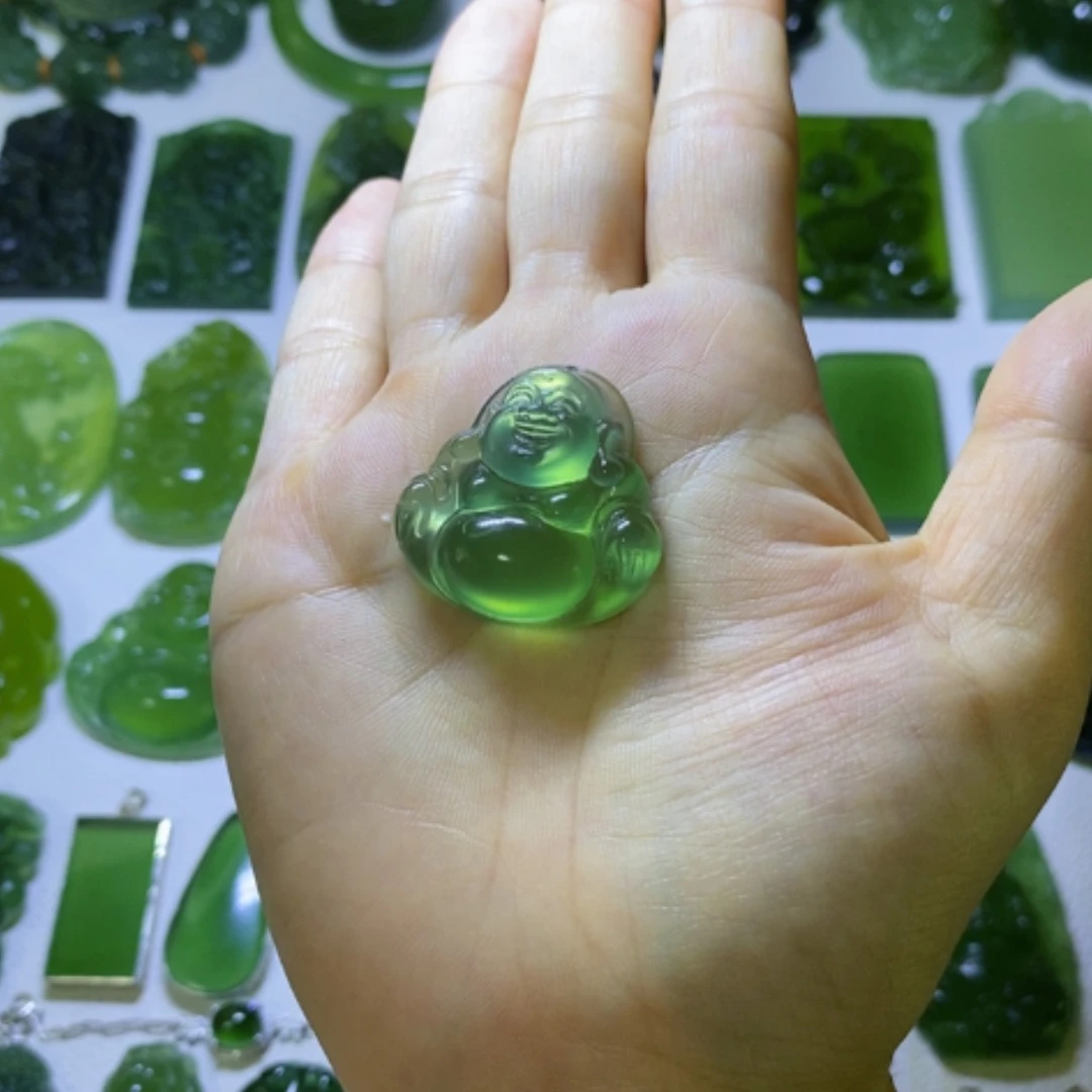 【闪购商品】蛇纹石玉未镶嵌颈饰王