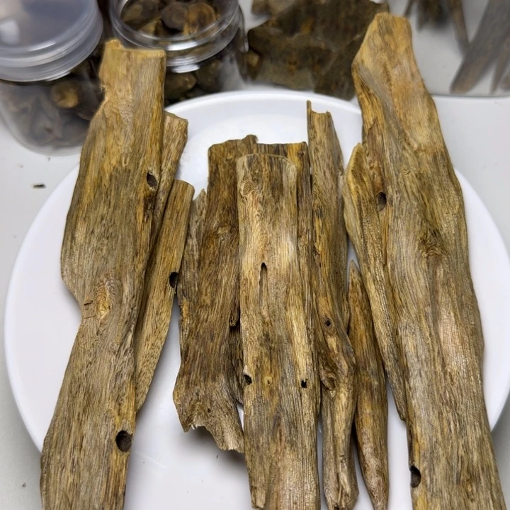 楠木陆河老料111克