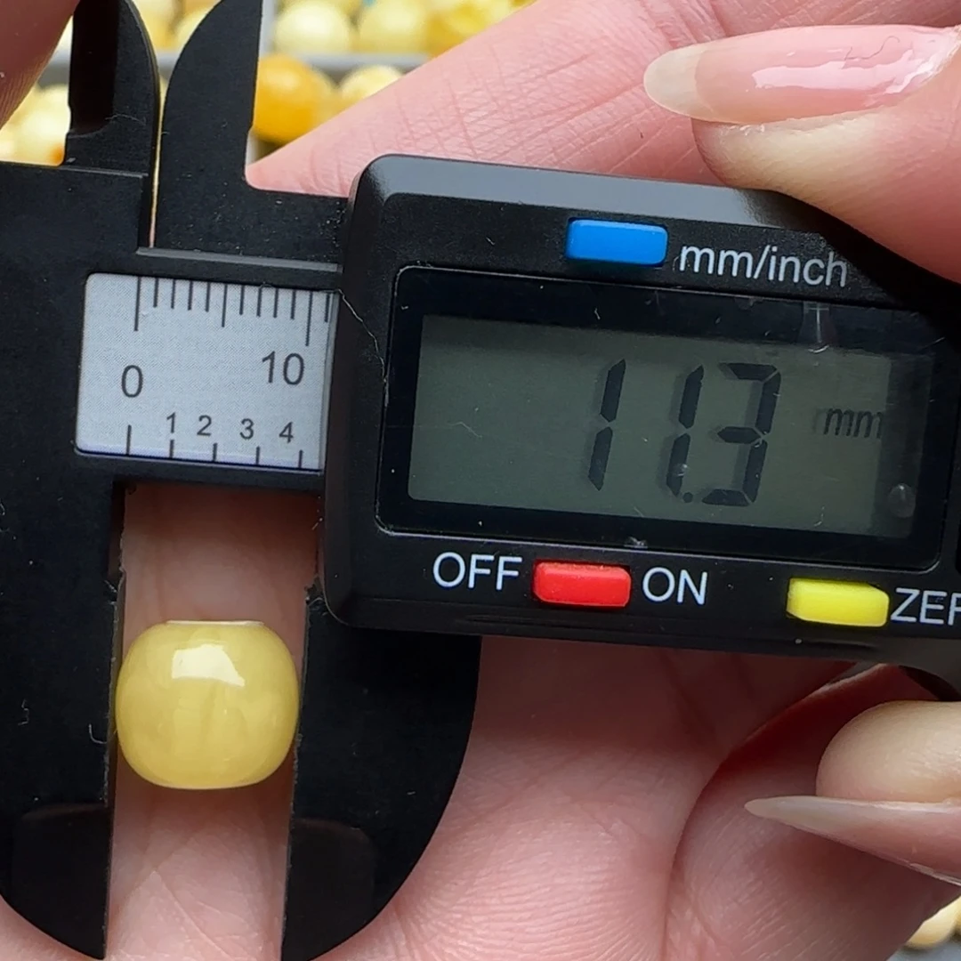 蜜蜡未镶嵌裸石飘花老型