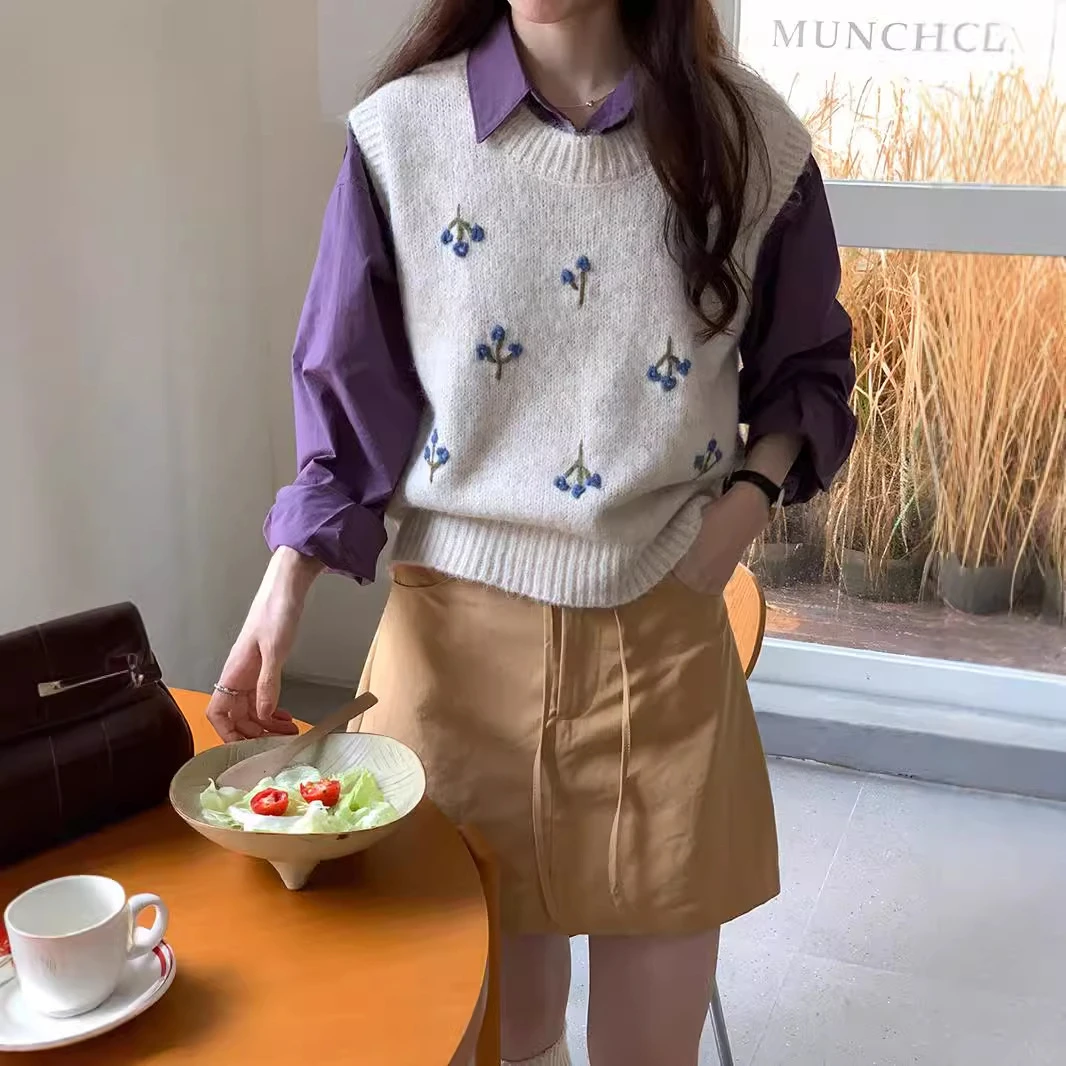 软糯刺绣小花针织马甲上衣女2025早春新款韩版百搭圆领毛衣背心