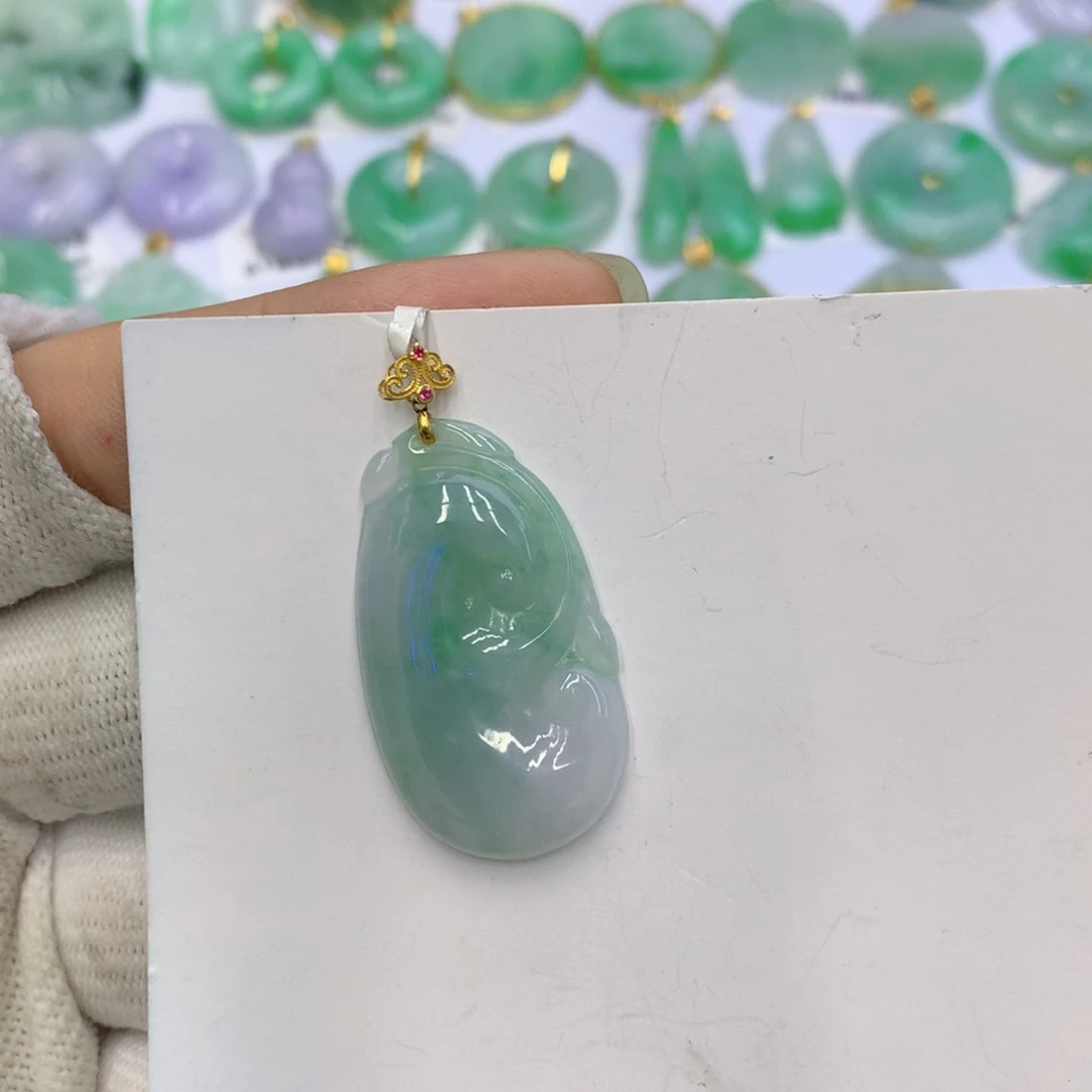 翡翠颈饰18K金镶嵌爽翡翠