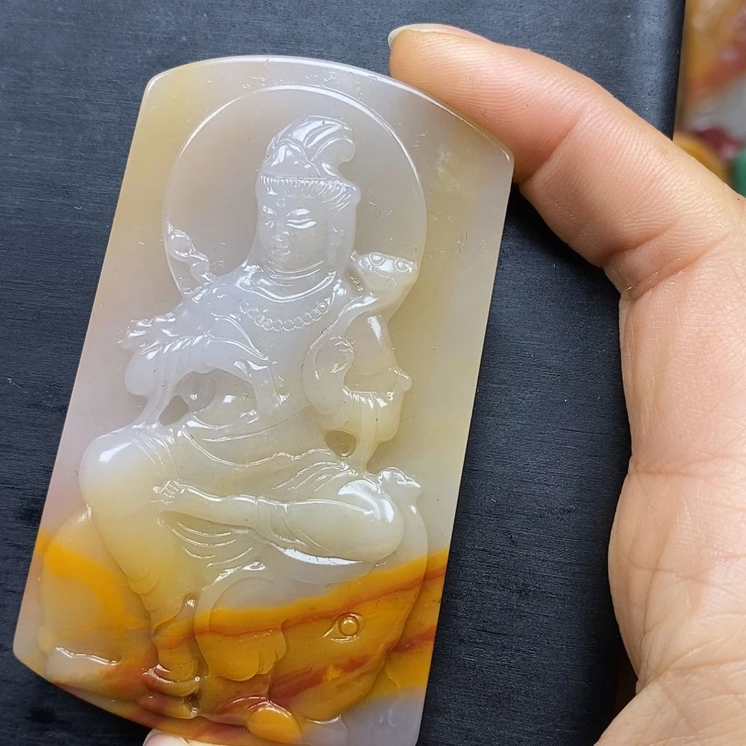 石英质玉（黄龙玉）颈饰未镶嵌