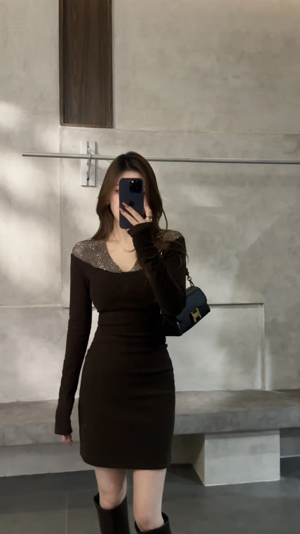 【宥妍】长袖时尚短裙亮片拼接网纱秋冬季新款修身连衣裙DT1832