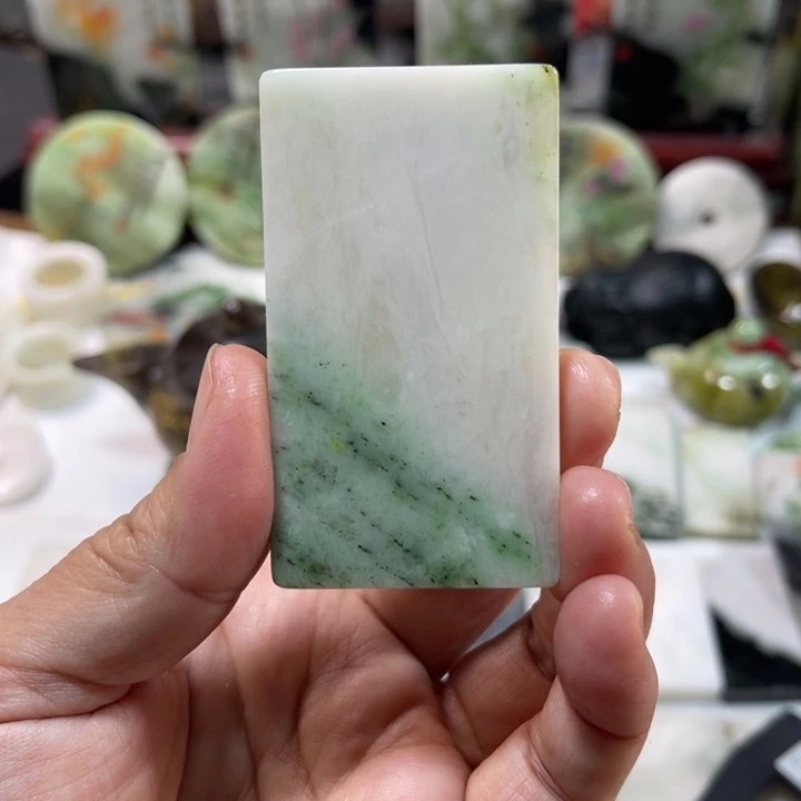 独山玉未镶嵌颈饰