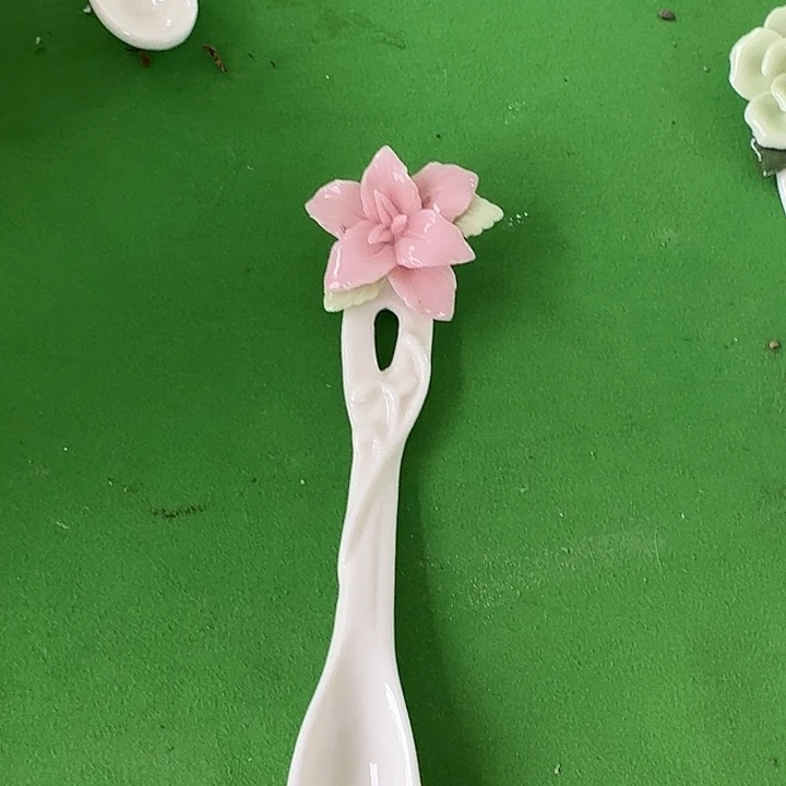 百合花粉色咖啡勺