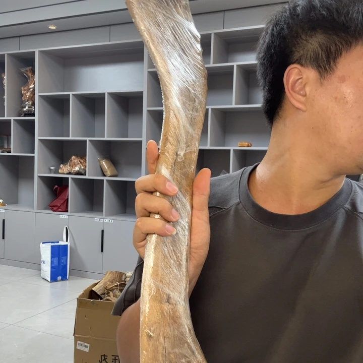劉***偉有机玻璃崖柏毛料