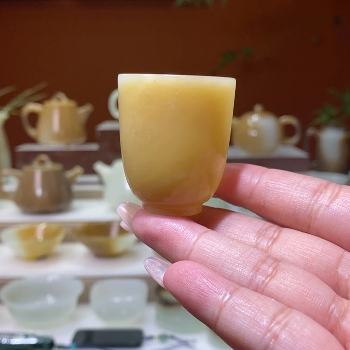 未镶嵌和田玉摆件且末金山黄糖玉杯