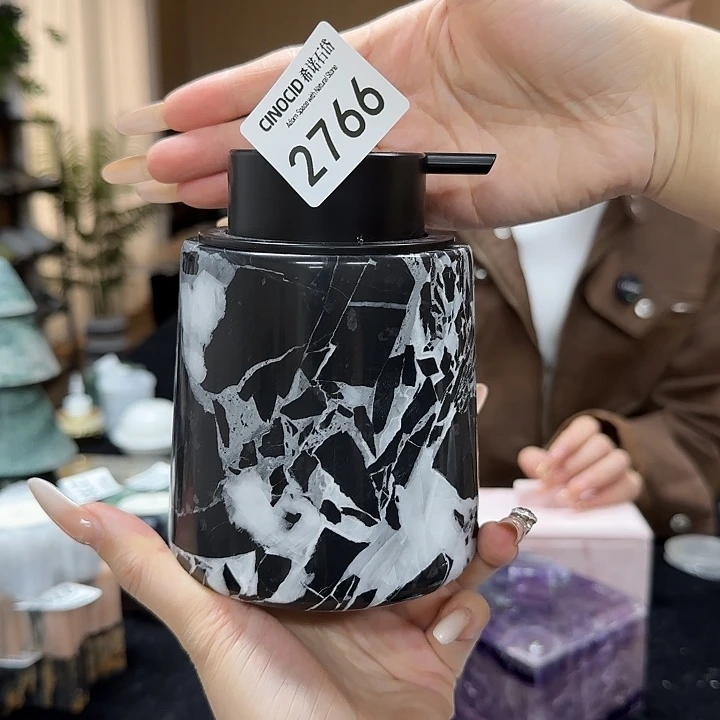 宝黑起泡瓶。 2766