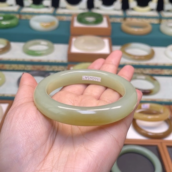 和田玉手镯未镶嵌57