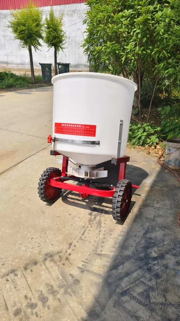 2025年新款铁壳变速箱撒肥机四轮后置撒肥器撒化肥背负式施肥器