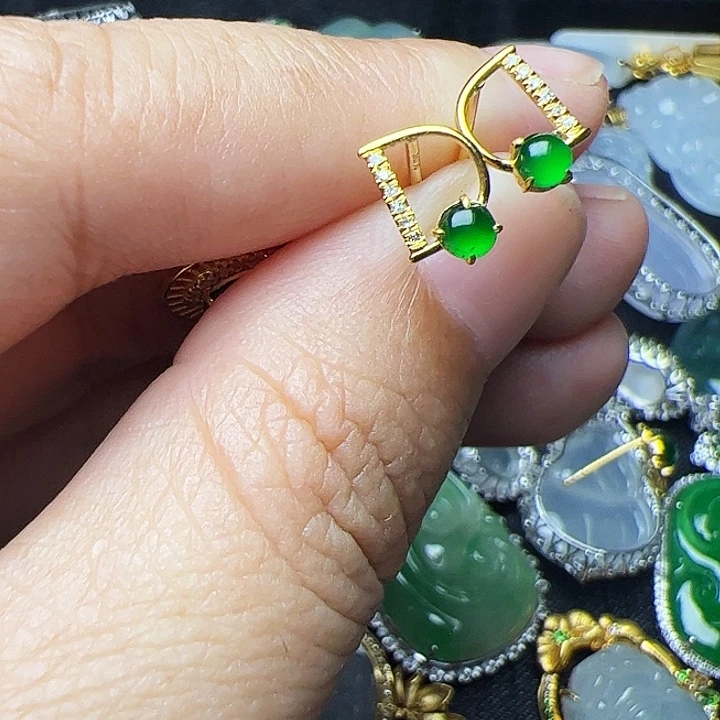 读***者翡翠18K金镶嵌耳饰
