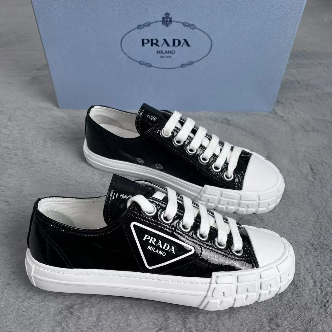未使用 Prada/普拉达 37码！Pradawheel真皮低帮板鞋黑色女鞋运动