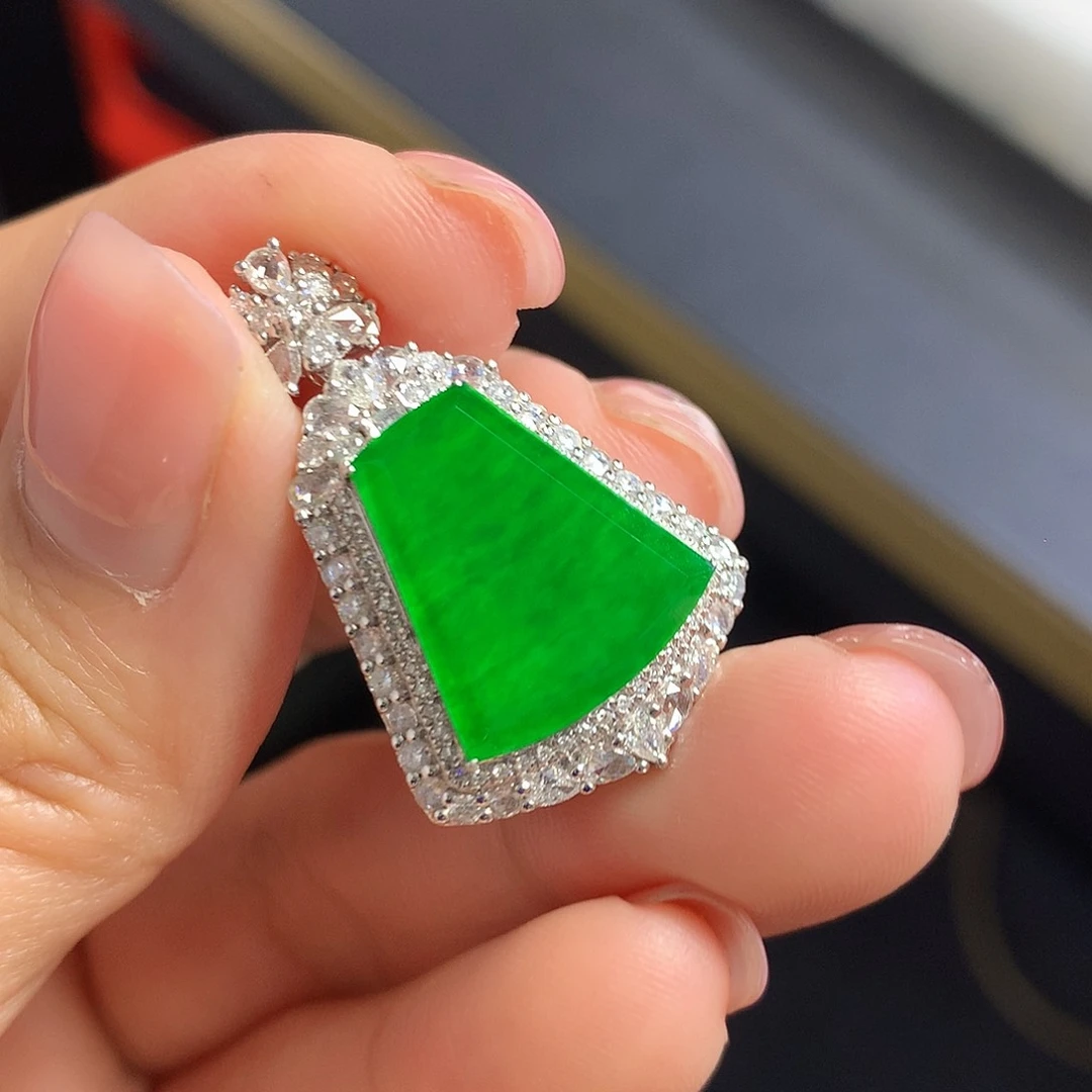 翡翠吊坠(不含链)18K金镶嵌