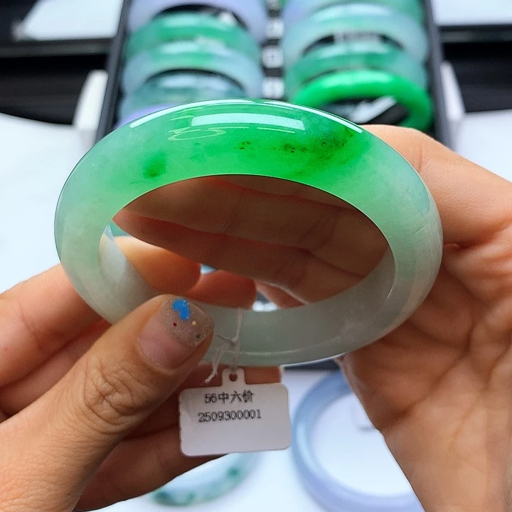 未镶嵌手镯翡翠56辣绿白底青正圈