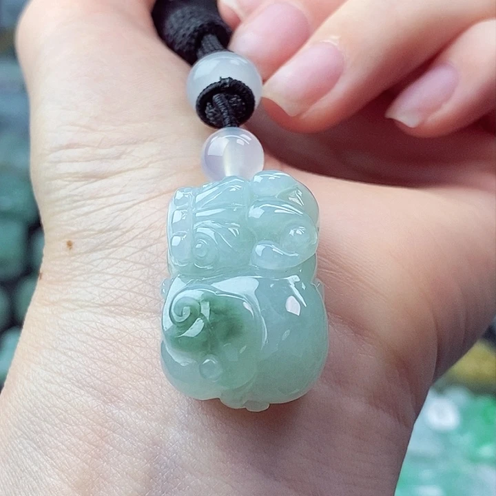 颈饰未镶嵌翡翠天然