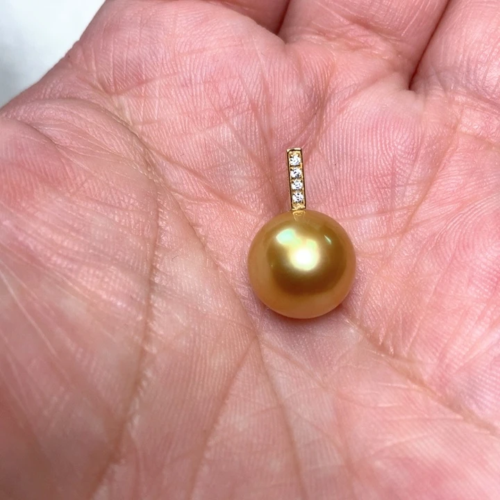 颈饰18K金镶嵌海水珍珠