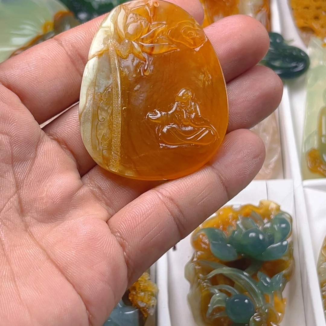 半***人未镶嵌蛇纹石玉颈饰