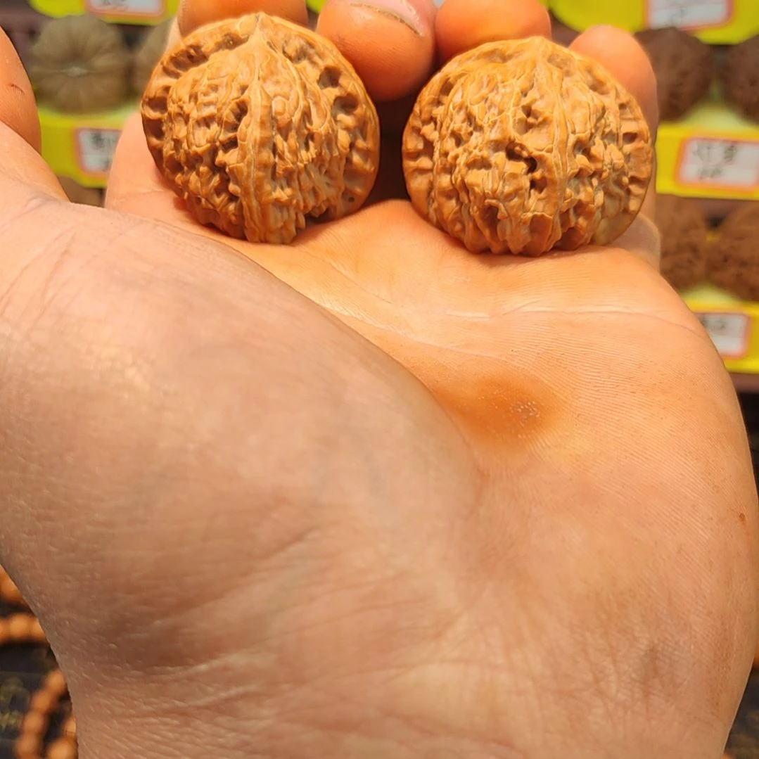 文玩核桃吊坠白狮子36