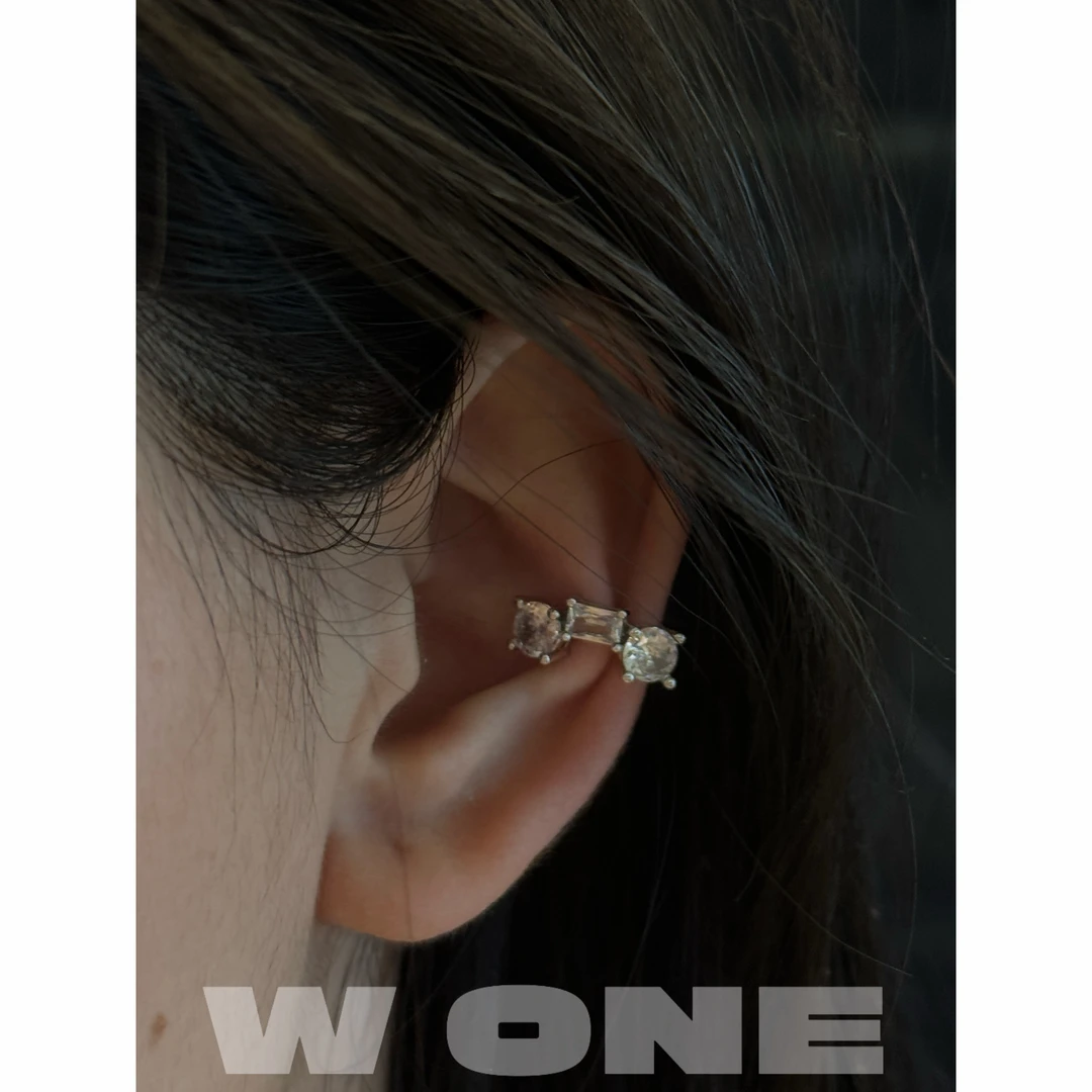 铜合金合成锆石耳饰 【W ONE】原创设计爆闪三钻耳骨夹百搭冷淡风